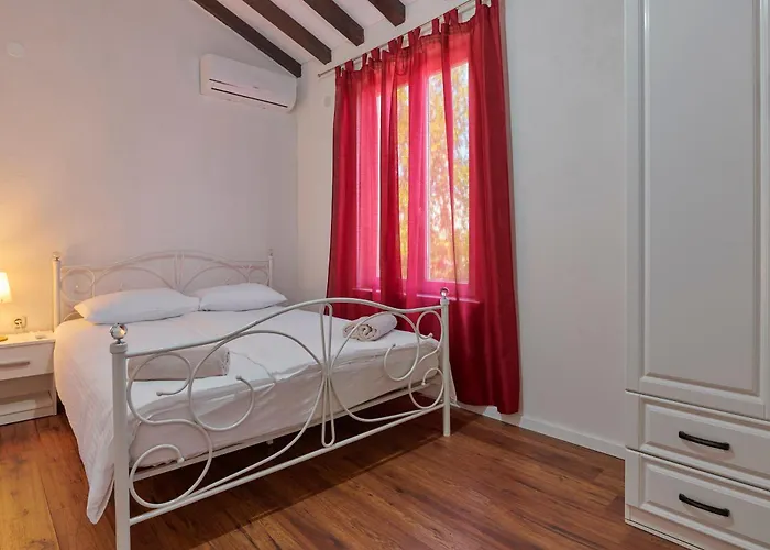 Spadici 80m From The 波雷奇