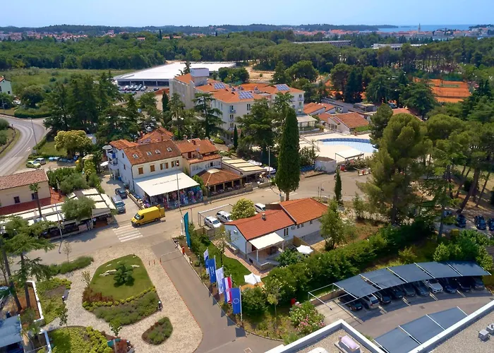 Spadici 80m From The Villa Poreč