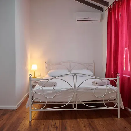 Vila Spadici 80m From The Porec