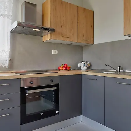 Spadici 80m From The Porec