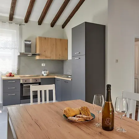 Spadici 80m From The Vila *