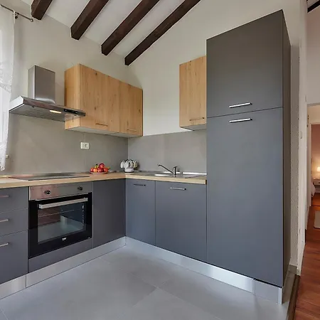 Spadici 80m From The *