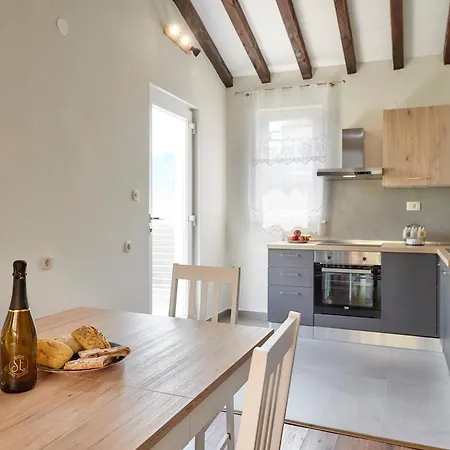 Vila Spadici 80m From The Porec