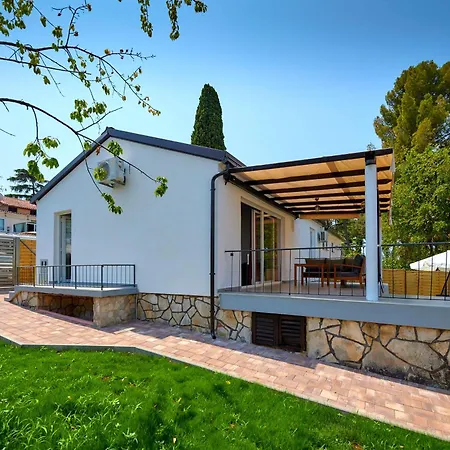 Spadici 80m From The Vila