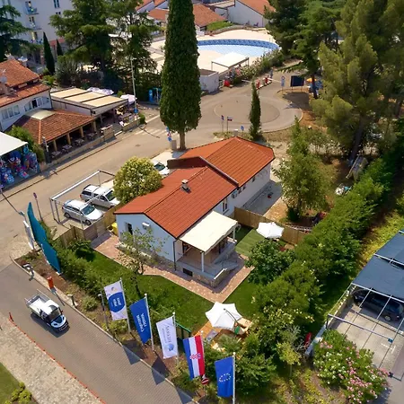 Vila Spadici 80m From The *