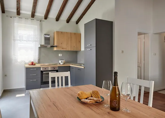 Spadici 80m From The Villa *