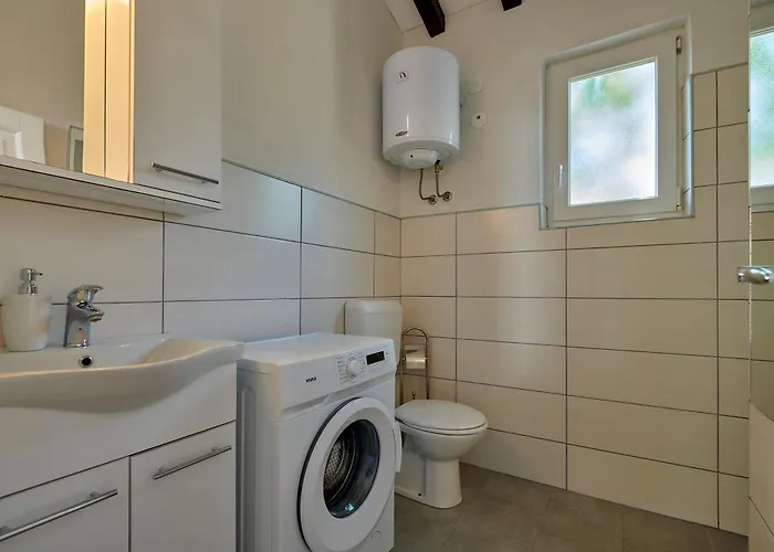 Spadici 80m From The Villa Poreč