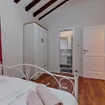 Spadici 80m From The Vila Porec