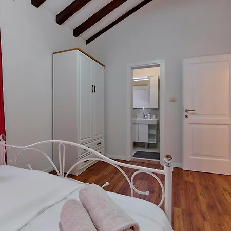 Spadici 80m From The Vila Poreč