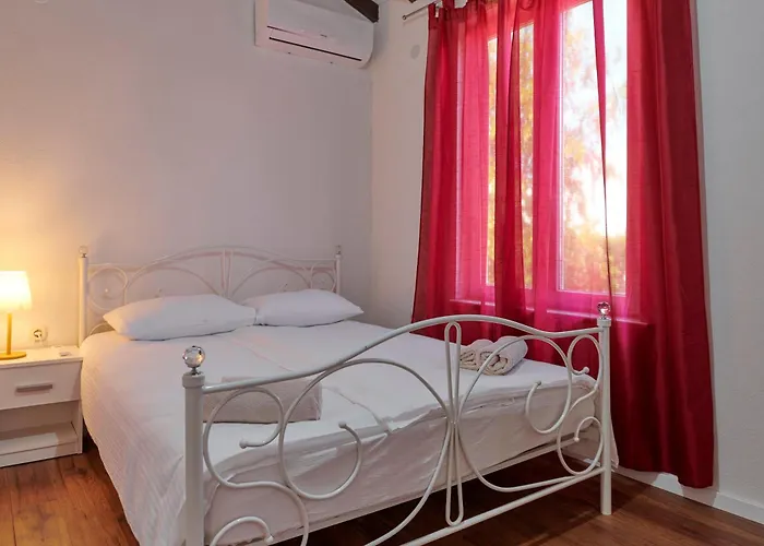 Spadici 80m From The Vila *