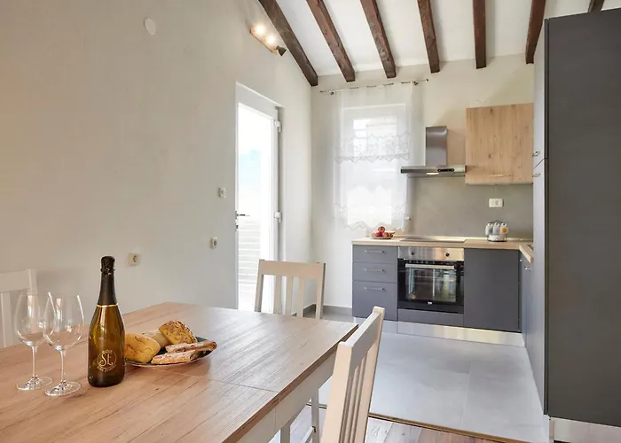 Vila Spadici 80m From The Poreč